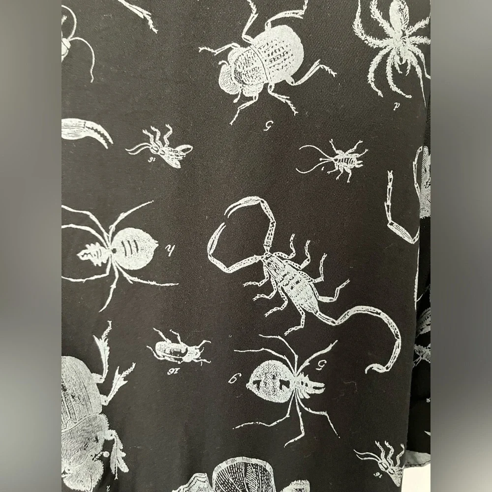 Disturbia Parasite bugs printed cropped button up shirt - Picture 7 of 13